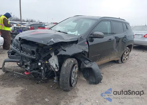 2022 Jeep Compass Trailhawk 4X4 z USA, uszkodzony, nr VIN 3C4NJDDB2NT114632